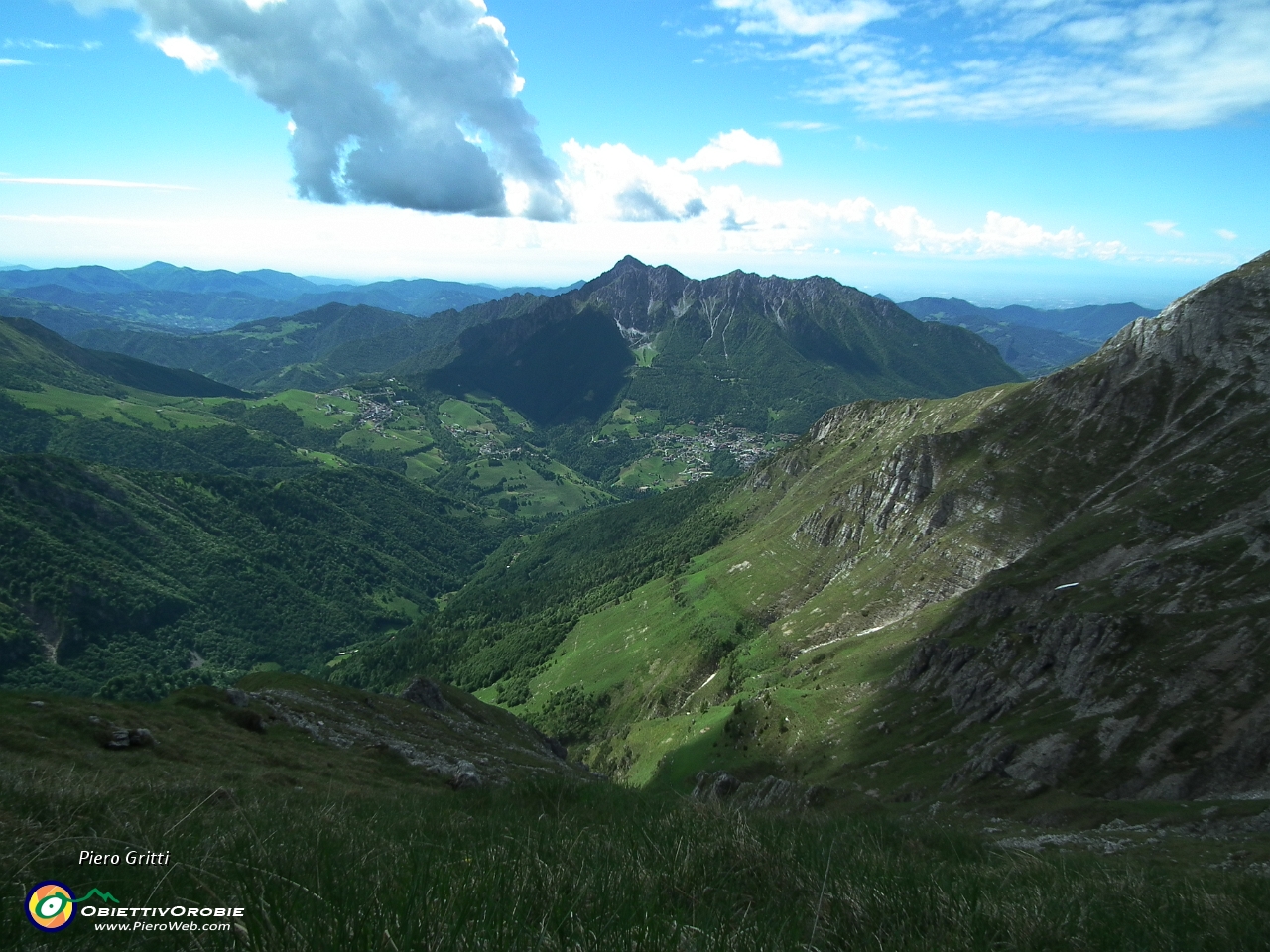 44 vista verso la sottostante Val Vedra....JPG